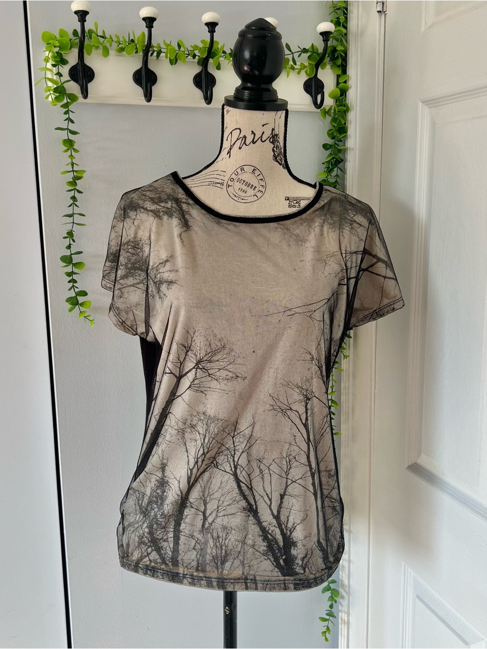 Women's Printed Short Sleeve Tree Silhouette Tee - Black & Gray